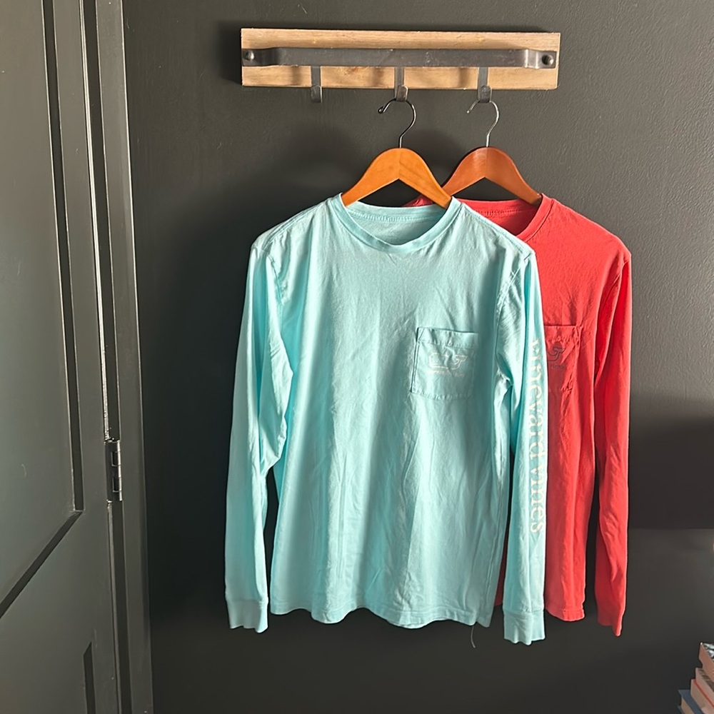 Set of 2 long sleeve vineyard vines tshirts